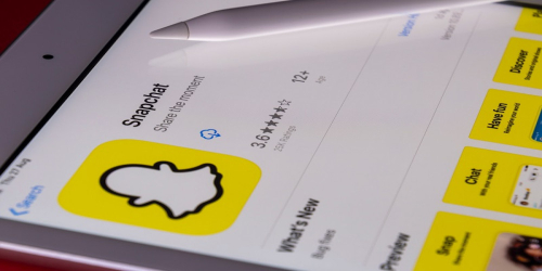 Image for article 'Snap Reports Q4 Earnings; Net Loss, Revenue Drop Amidst TikTok Competition'